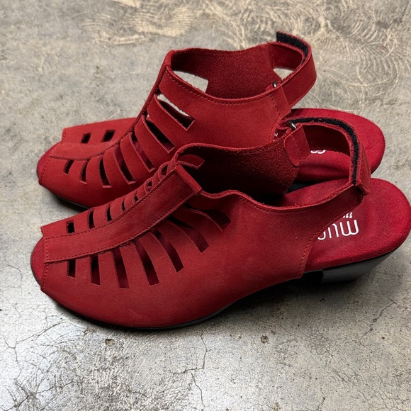 * Munro Red Slingback Heels - Picture 9 of 9